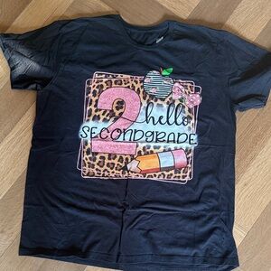 Hello Second Grade! Teacher Black T-Shirt 🍎